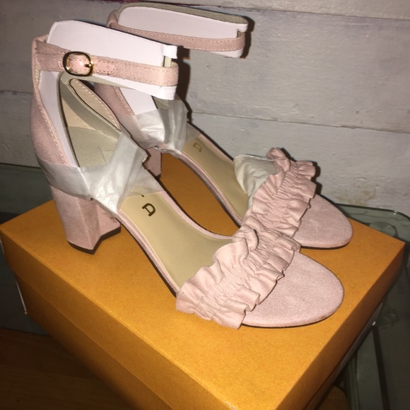 Unisa Heels - Picture 3 of 8